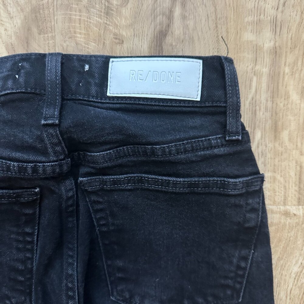 Re/Done high rise straight leg frayed hem jeans in jet black - 25 - Picture 8 of 9